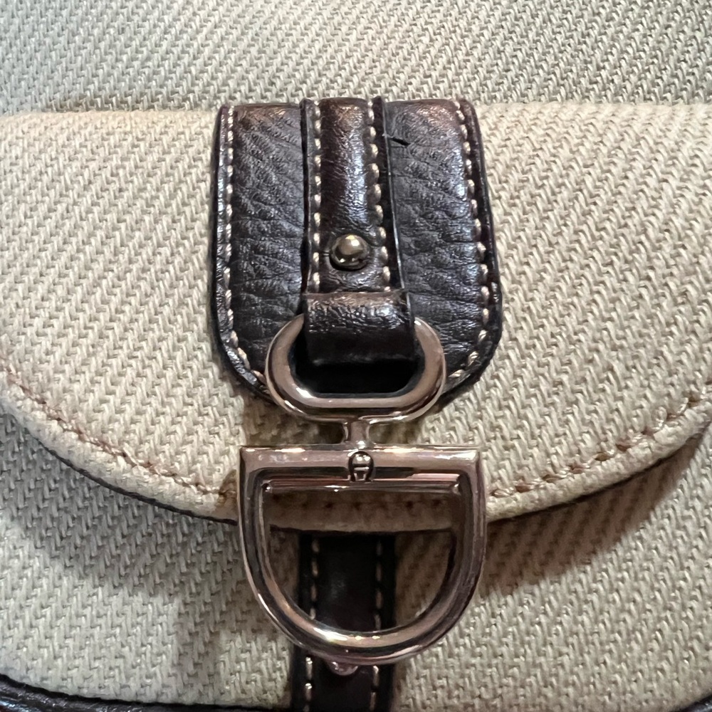 Elegant Etienne Aigner Tan and Brown Women's Shoulder Bag. - Picture 5 of 12